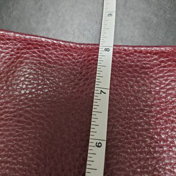 **Final Sale** Desmo burgundy Italian leather pebbled handbag - Picture 4 of 8